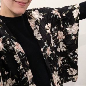 Aritzia Talula Floral Kimono